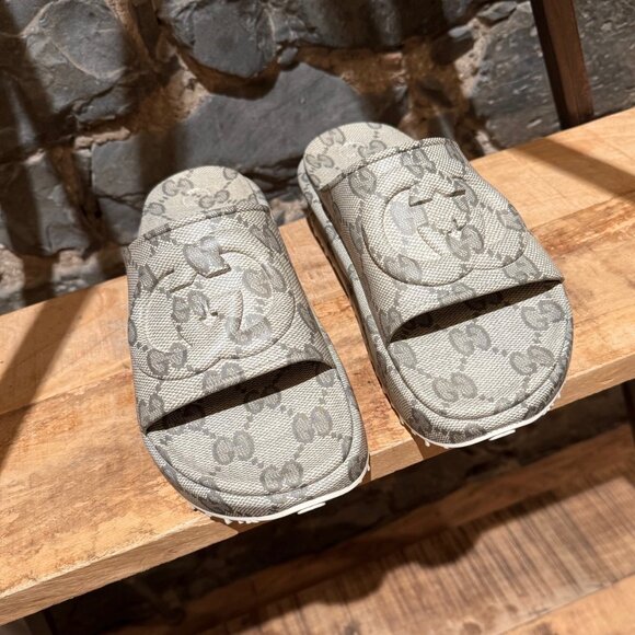 Gucci Grey GG Logo Rubber Cubic Platform Slide Sandals - Picture 3 of 12
